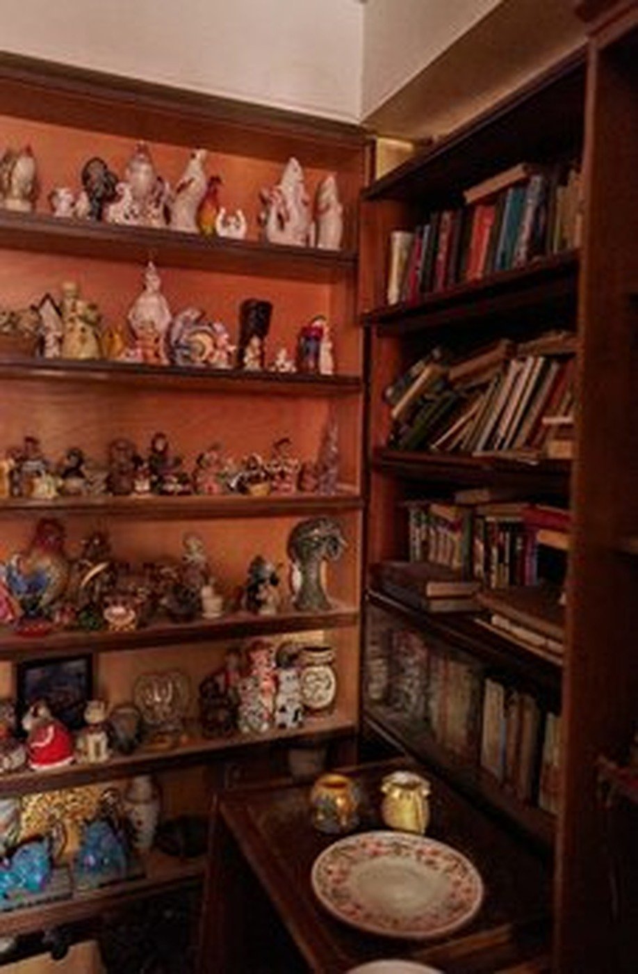Cabinet of Curiosities 32
